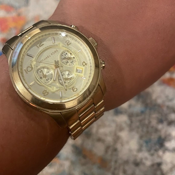 Authentic- Michael Kors Oversized Runway Gold-Tone Watch - Picture 11 of 11